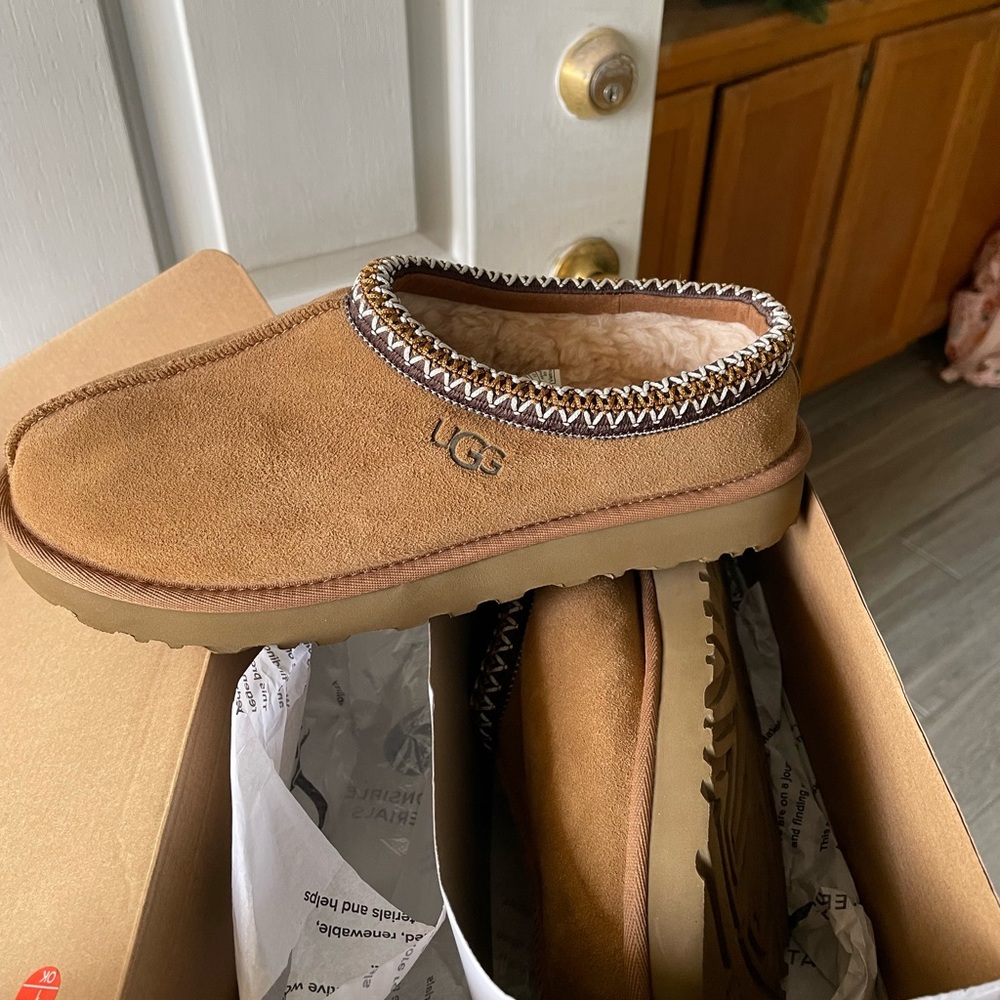 Ugg Tasman women’s size 10